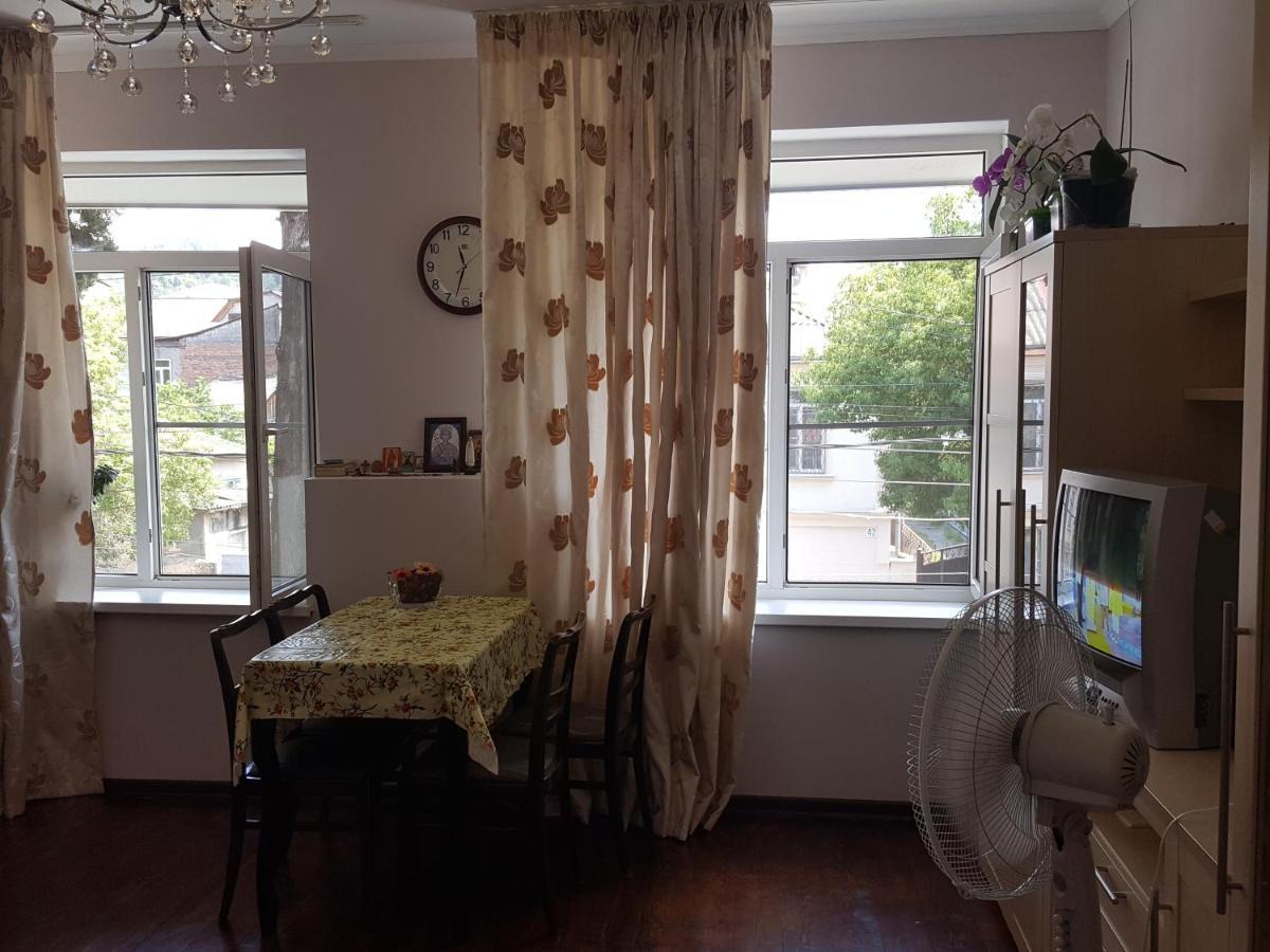 Абазинская 35 Suhumi Exterior foto
